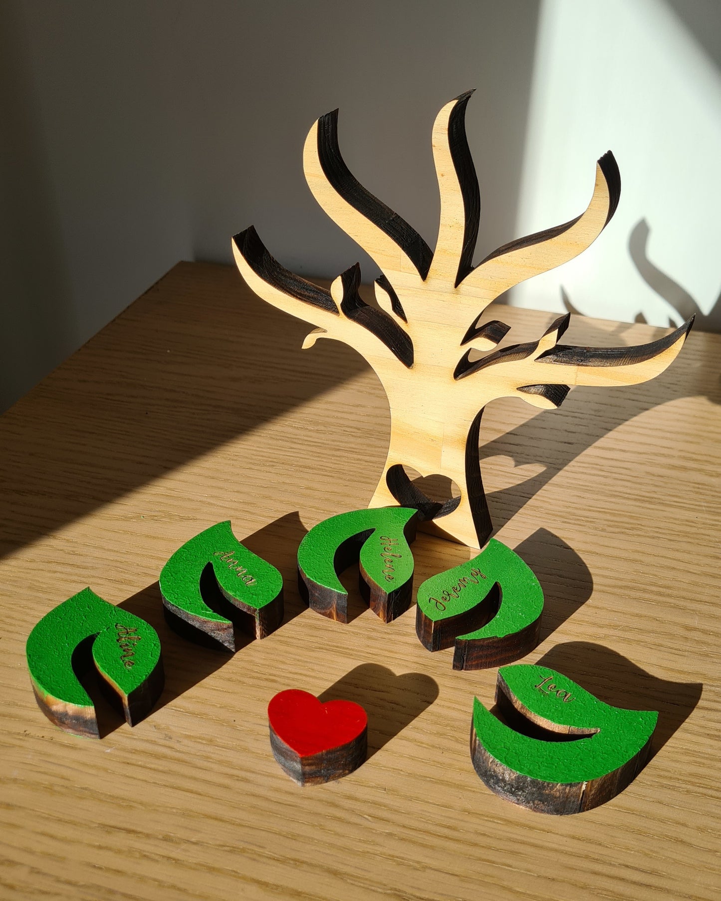 Personalized Pine Wood Laser-Cut Family Tree - 5 people