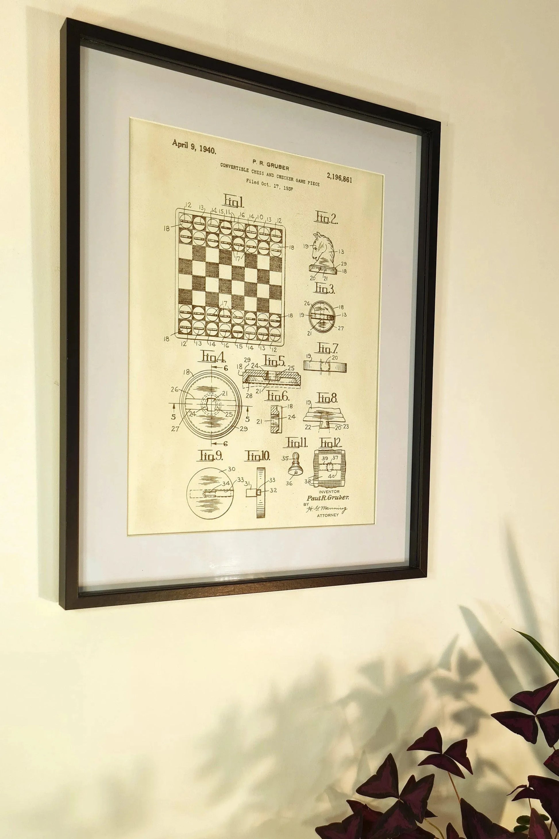 Official chess game patent - Laser engraved wood - YourLittleFactory